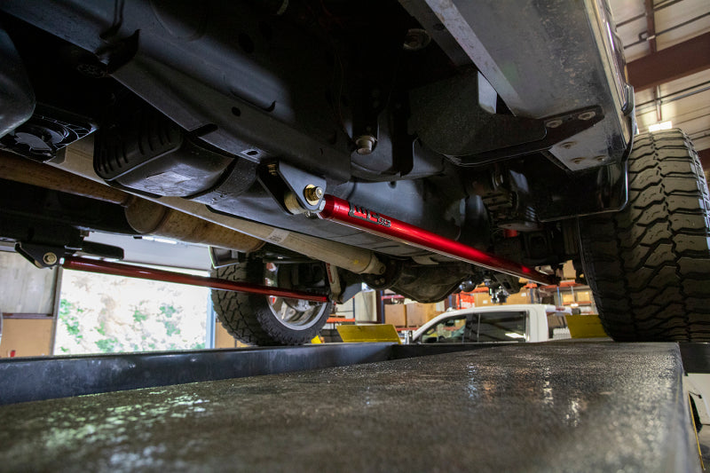 Wehrli 20-24 Chevy &amp; GMC Duramax RCLB/CCSB/ECSB 60in. Traction Bar Kit - Candy Red